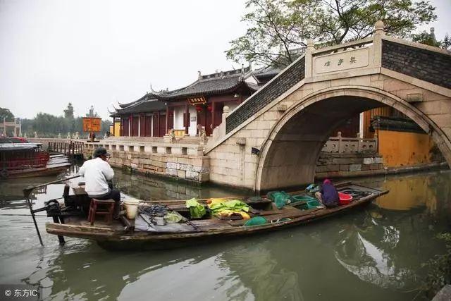 为什么第四空用which而不用who？游戏画面